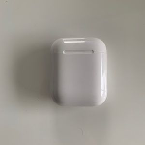 Apple airpod lightning charging case